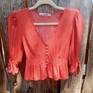 Abercrombie & Fitch women's size xs button up blouse w/ flare half sleeves!